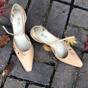 Preview shoes International size 7.5 tan leather pumps classic